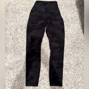 Lululemon Wunder Train High-Rise Tight 28" - Size 6 - Black Camo